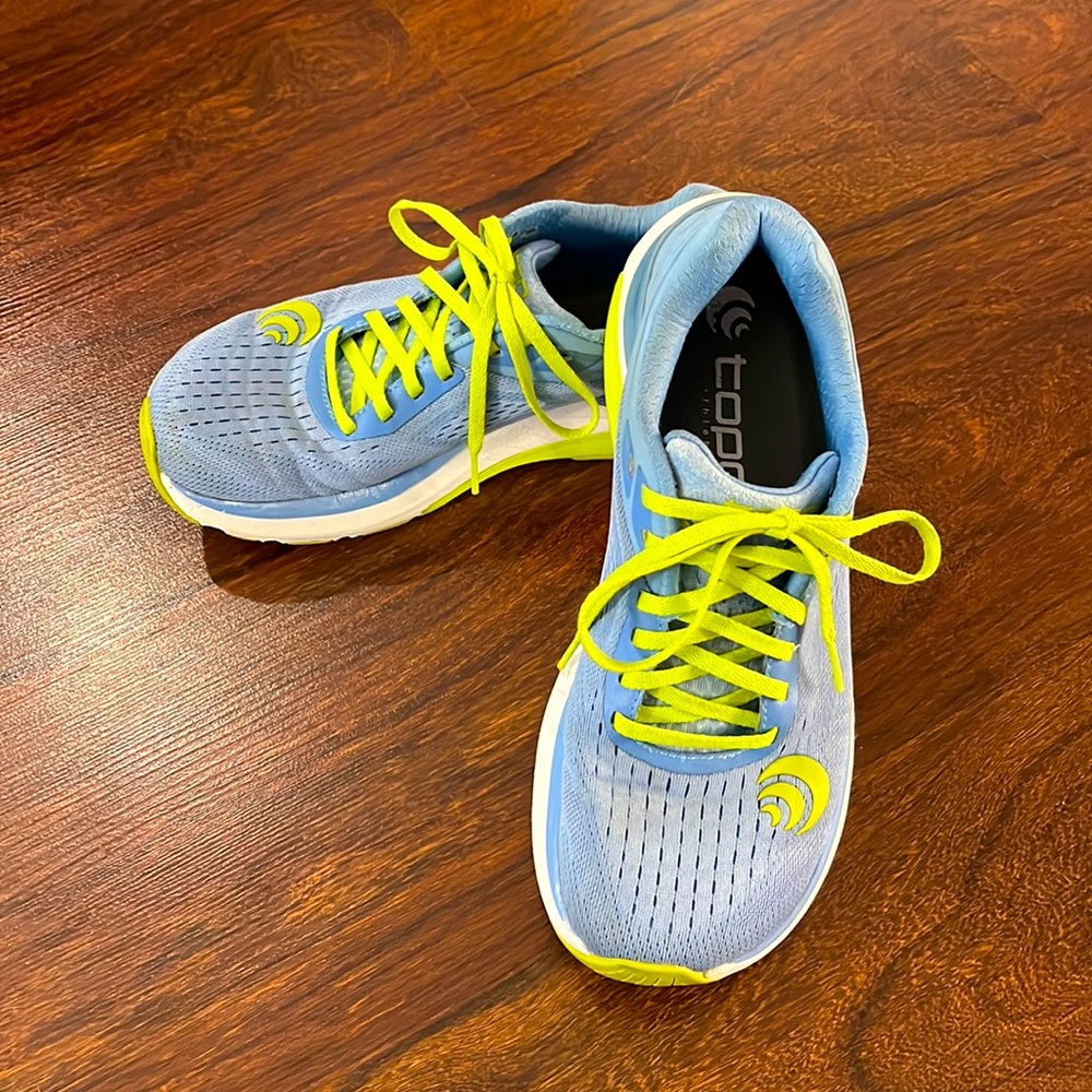 Women’s Topo Athletic Ultrafly 3 - size 8 - periwinkle and lime
